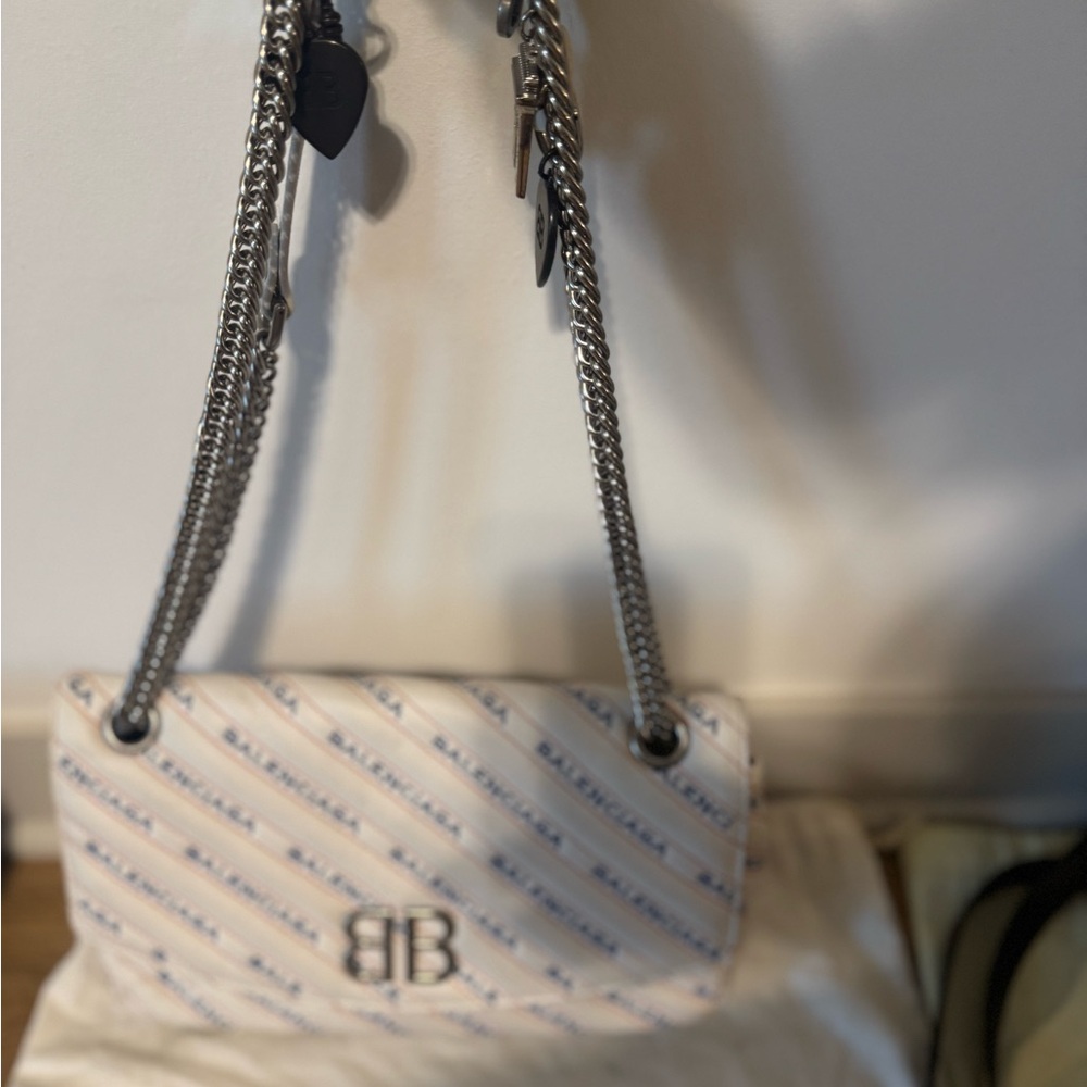 Balenciaga Cream Shoulder Bag with Chain Strap and Logo Print - Picture 3 of 7
